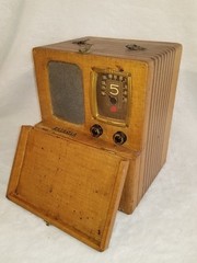 1938-40 Detrola Pee Wee Portable Radio RARE ART DECO Tweed Wrap Suitcase Style
