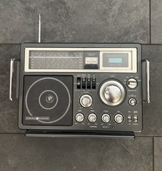 Vintage General Electric GE 7-2990A Short Wave FM AM Radio With Antenna -WORKING