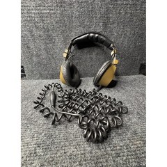 Vintage Realistic Nova 40 Stereo Headphones Tan Black Over Ear Coiled Cord 1/4in
