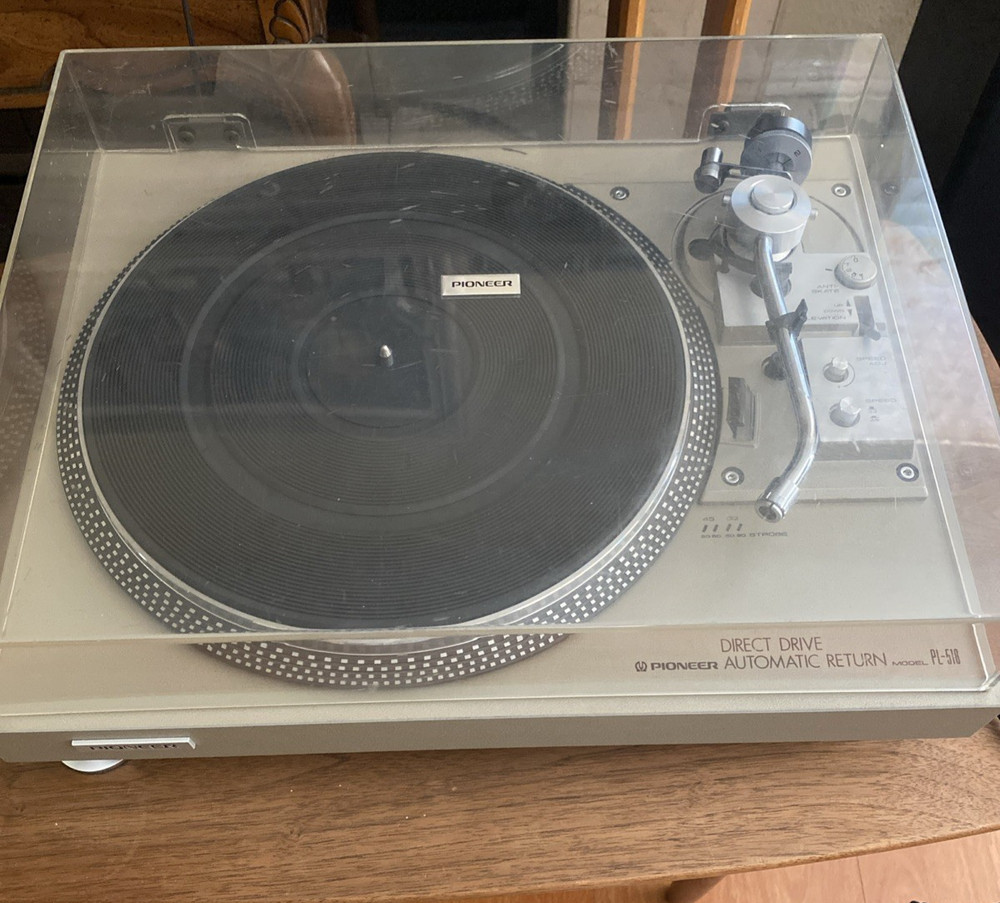 PL- 518 pioneer turntables Clean. fully functioning, Upgraded RCA cable VIDEO