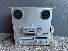 ꙮ Akai GX-625 Stereo Reel to Reel Tape Recorder For Parts or Service POWERS ON