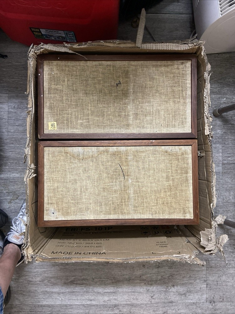 Acoustic Research AR 4x Vintage Bookshelf Speakers Pair Original Walnut Untested