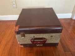 The Old LArge Box-Type Tape Recorder Lights up Normally After Being Powered