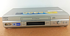 Sony SLV-N750 VHS / S-VHS Playback VCR TESTED & WORKING! No Remote