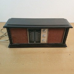 Vintage 1960s RCA Japan 16&Prime; Solid State Wood AM FM Tabletop Radio Pecan WORKS