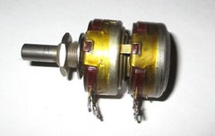 Allen Bradley 210-112 Type J 1200 Ohm 1/2&Prime; Long 1/4&Prime; Solid Shaft Potentiometer