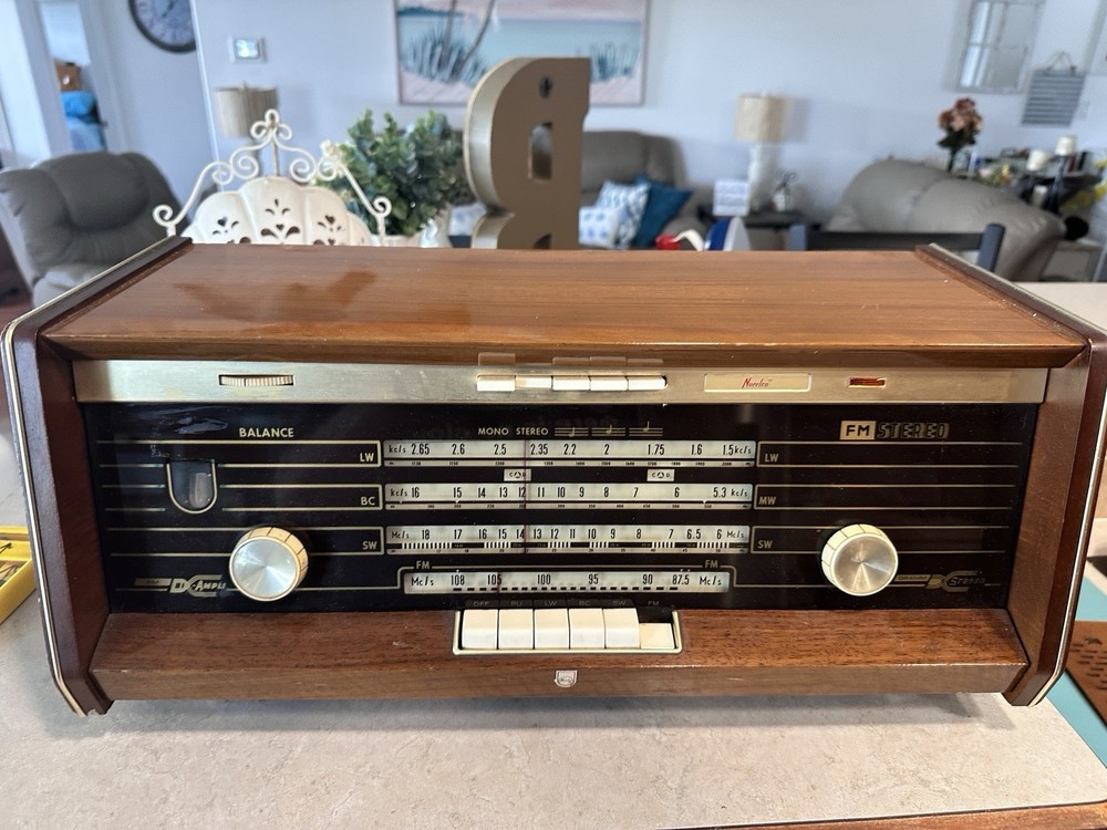 Norelco (Philips) B5X43A/54 Bi-Ampli tube radio, manufactured in Holland