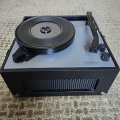Hamilton Model 915 Vintage Record Player — 4-Speed Portable (16/33/45/78)