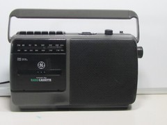 GE AUTOMATIC STOP AM/FM RADIO CASSETTE MODEL NO. 3-5264A. WORKS!