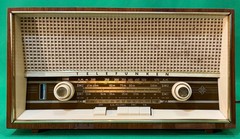 Vintage Telefunken Superheterodyne Deluxe 5261W AM/FM/SW Tabletop Radio –