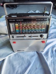 Montgomery Ward Airline FM AM 6-Band Radio GEN-1463A