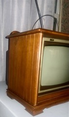 RCA Vintage 1960s Miniature Cabinet Television Model AM100L