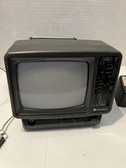 Vintage 1990’s 5” Newtech Model TV-7R Black And White Portable Gaming TV + Radio