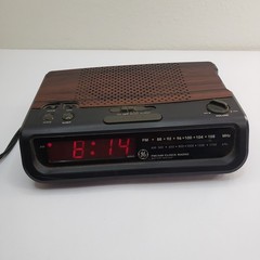 GE FM/AM Alarm Clock Radio Model 7-4613A Vintage Walnut Finish Tested Works