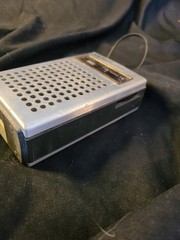 Vintage Radio Shack Realistic AM/FM SOLID STATE Portable Radio
