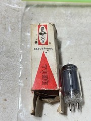 RAYTHEON 6BA6 ELECTRON TUBE NOS