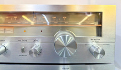 VINTAGE AKAI AM-2450 STEREO INTEGRATED AMP & AKAI AT-2450 AM/FM TUNER COMB(7744)