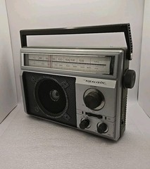 Vintage Radio Shack Realistic 12-625 Portable AM/FM. AC/DC Radio *Needs Antenna