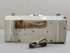 Vintage 1960s RCA Victor Plastic Body « Champagne White » Radio – *NO POWER*