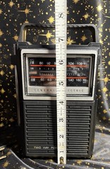Vintage (1981) General Electric Two-Way-Power AM/FM Radio 7-2800 B