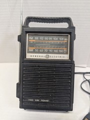 General Electric Portable AM FM Radio Model 7-2800A Black AC Battery Telescopic