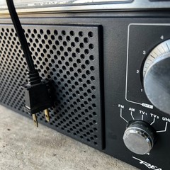 Vintage Realistic Portavision-55 AM/FM/TV/UHF Radio With Volume Dial – Works