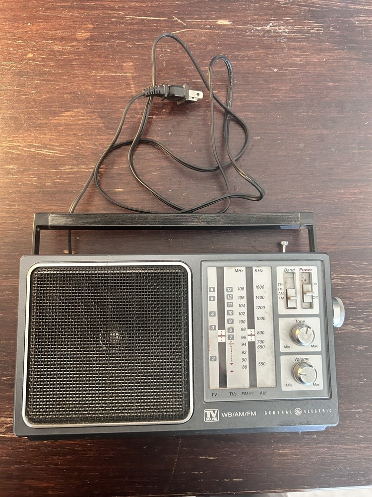Vintage General Electric TV Sound WB/AM/FM Radio Model No. 7-2945A Ex. Work Cond