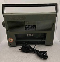 Vintage Radio Shack Realistic 12-625 Portable AM/FM. AC/DC Radio *Needs Antenna