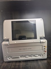 Audiovox VBP2000 Portable VHS Player 5&Prime; Screen TESTED WORKS w/ Cords, Bag Case