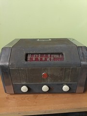 RCA Vintage Tabletop Radio w/ Short Wave Band, 3 Knobs, Tuning Dial