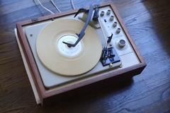 Henry Kloss&rsquo; master piece: KLH Model 24 FM/AM integrated amplifier Turntable