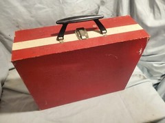 VINTAGE CHAMPAGNE BUILTIN SPEAKER TURNTABLE RECORD PLAYER MODEL 136K