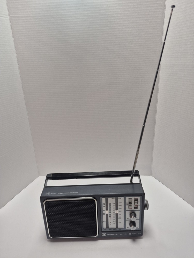 GE General Electric 4-Band AM FM TV Sound Weather 7-2945A Portable Radio 1970s