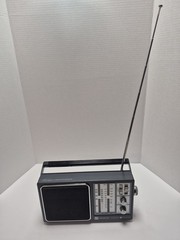 GE General Electric 4-Band AM FM TV Sound Weather 7-2945A Portable Radio 1970s