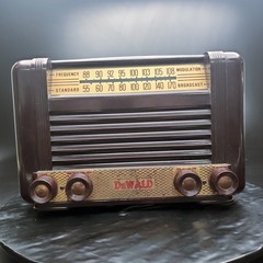 DeWald C-800 AM/FM Tube Receiver Radio Antique 1950s Bakelite Parts/Repair