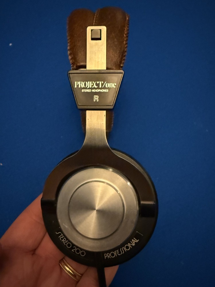 Vintage Project/One Stereo 200 Professional Headphones