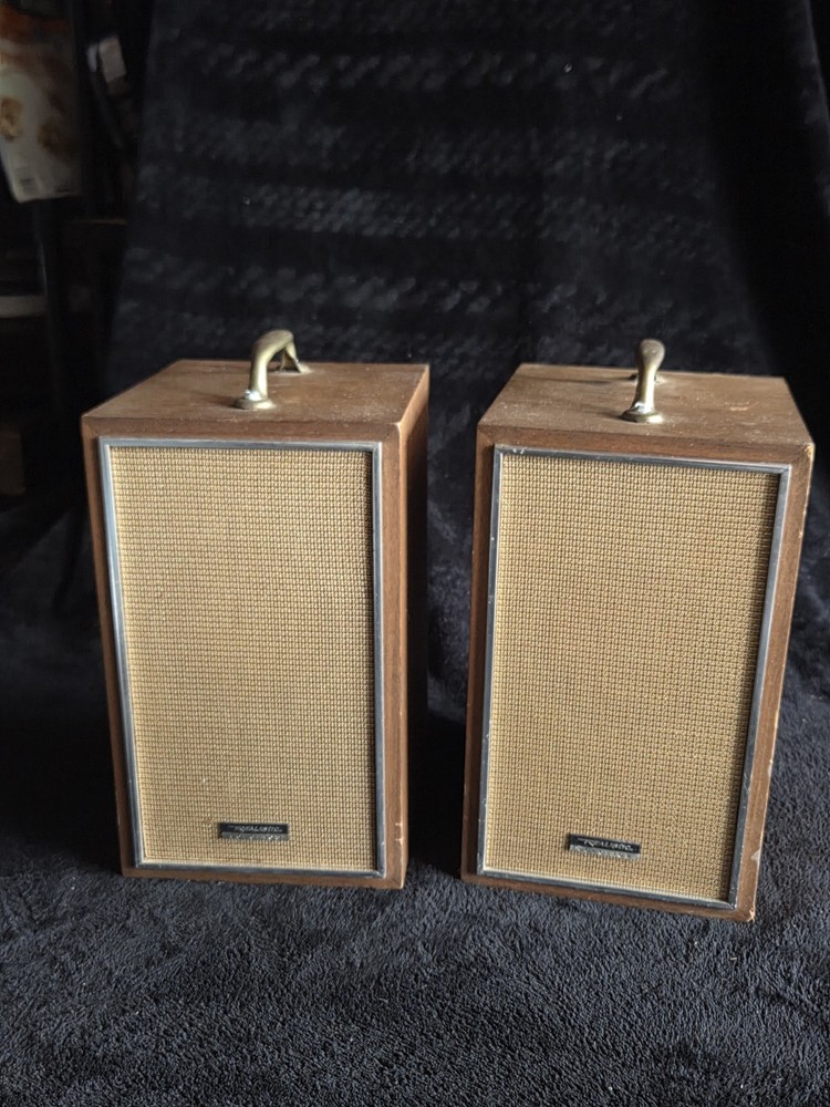 VTG 1970s Realistic Solo-103 Bookshelf Speakers Walnut Wood Case MCM WORKING