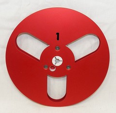 (1) Single Red 7&Prime; Metal Take Up Reel w/ Hard Plastic Case ~ Preowned