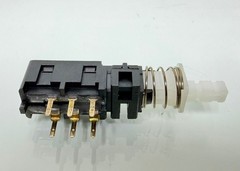 Studer A807 A812 A970 A963 A810 A9 Push-Button Switch 1x2U locking 55.15.0019
