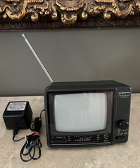VTG. 80&rsquo;s PORTABLE EMERSON 5&Prime; BLACK & WHITE TELEVISION w/ POWER CABLE NO. TB0511