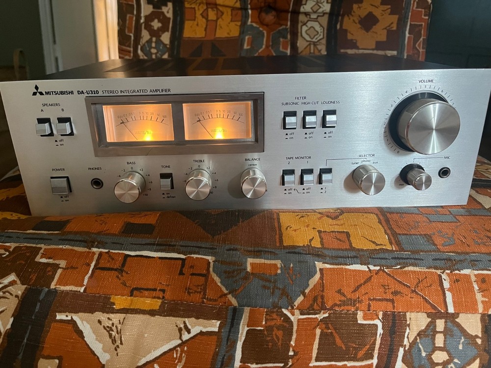 Mitsubishi DA-U310 Stereo Integrated Amplifier – Vintage Silverface Classic