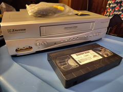 Emerson EWV603 4 Head Hi-Fi Stereo VHS VCR Video Cassette Player Audio & Video