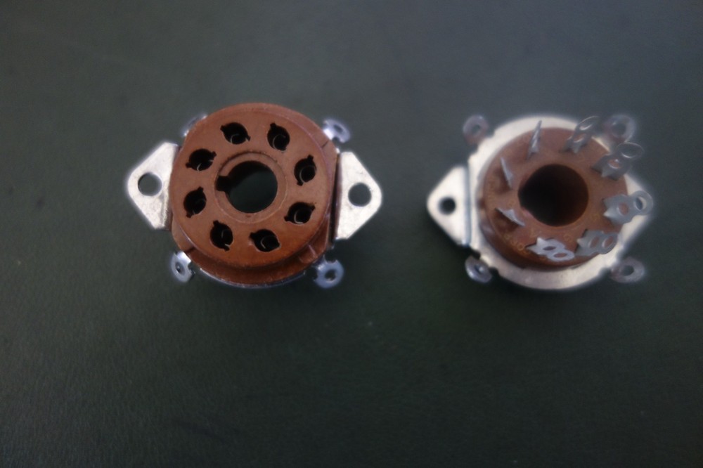 2 Ea Cinch USA 1 1/4&Prime; 8 Pin Octal Sockets Brown
