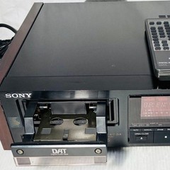 SSony DTC-500ES DAT Recorder Deck w/ Remote Powers On Tray Opens Untested
