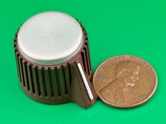 (1) VINTAGE CONTROL KNOB BROWN /Alum FACE ~ 7/8&Prime; Dia 3/4&Prime; Height, 1/4&Prime; Shaft