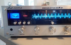 Vintage Marantz Model 2220B Stereo Receiver with Owner&rsquo;s Manual in Exc Condition