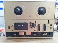 VINTAGE AKAI 4000D REEL TO REEL TAPE RECORDER FOR PARTS REPAIR ONLY.