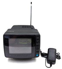 VTG Magnavox RD0510 C103 5&Prime; Color CRT TV RCA A/V Input Retro Gaming with Adapter