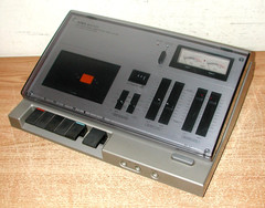 VINTAGE AIWA SOLID STATE STEREO CASSETTE DECK MODEL AD-1250 – POWERS ON – NICE!