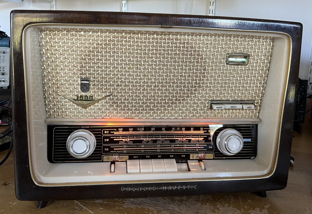 Grundig 1088 USA – restored and with bluetooth!